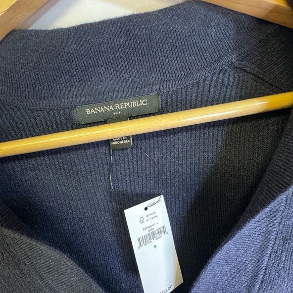 Banana Republic Women's V-Neck Sweater in Gray NWT - Picture 2 of 7